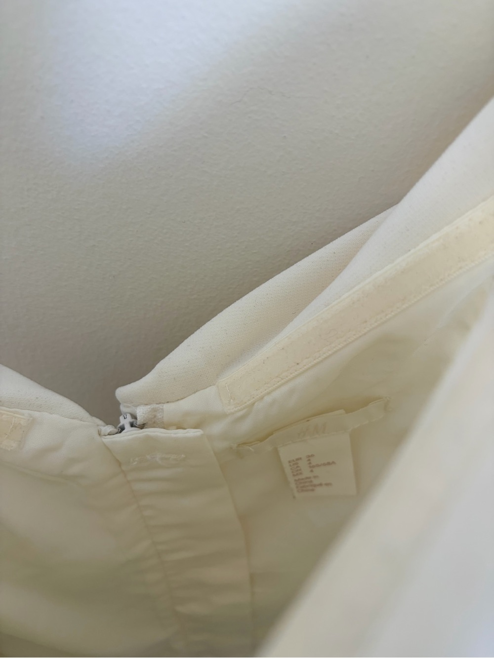 Gorgeous & Elegant H&M Off-Shoulder Jumpsuit in Crisp White - Picture 9 of 14
